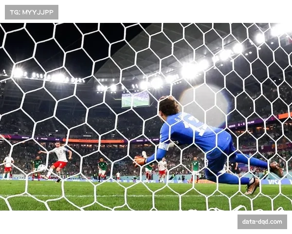 分析:现代门将活动范围扩大,对防守对方后场长传定位球提出新挑战